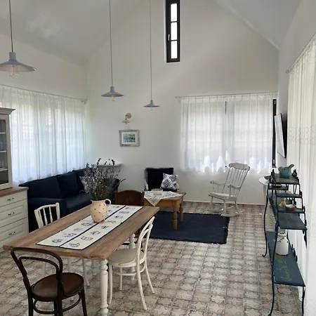 Kiskuetyue Villa Balatonhenye